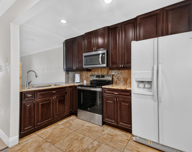 617 Ixoria Avenue - Photo Thumbnail 2