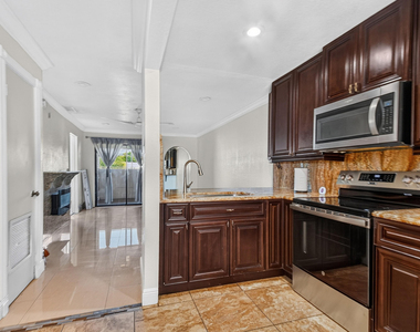 617 Ixoria Avenue - Photo Thumbnail 3
