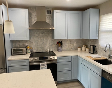 311 E Ocean Avenue - Photo Thumbnail 2