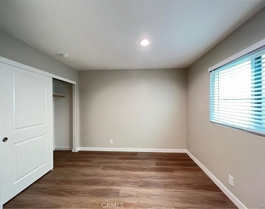 1214 Huntington Drive - Photo Thumbnail 7