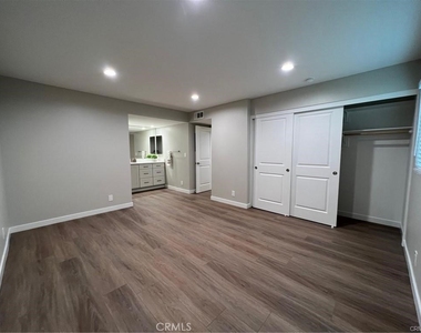 1214 Huntington Drive - Photo Thumbnail 5