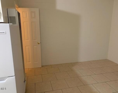 2272 Pierpont Lane - Photo Thumbnail 6