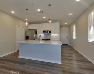 31677 Rosetta Street - Photo Thumbnail 2