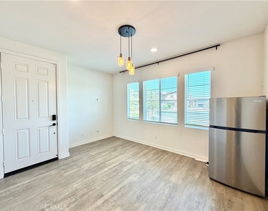 30411 Ridgecrest Avenue - Photo Thumbnail 3