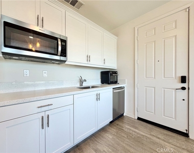 30411 Ridgecrest Avenue - Photo Thumbnail 4