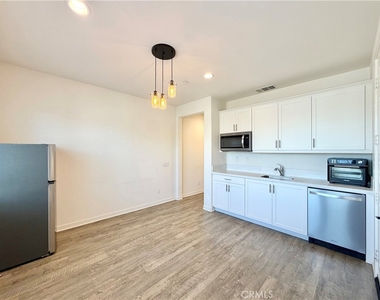 30411 Ridgecrest Avenue - Photo Thumbnail 2
