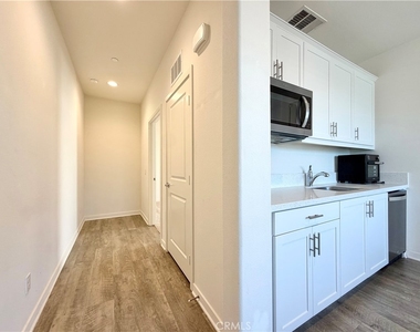30411 Ridgecrest Avenue - Photo Thumbnail 5