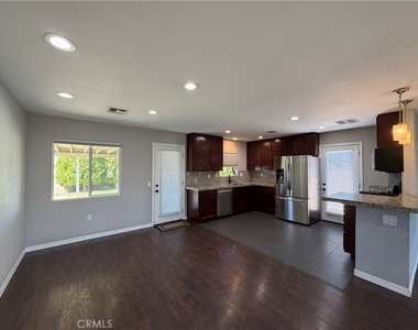 499 N 10th - Photo Thumbnail 2