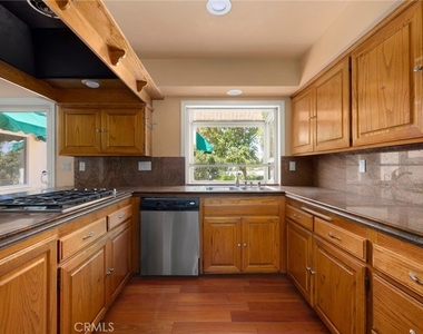 5220 Collier Place - Photo Thumbnail 8
