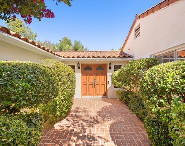 5220 Collier Place - Photo Thumbnail 2