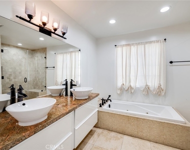 7126 Atheling Way - Photo Thumbnail 14
