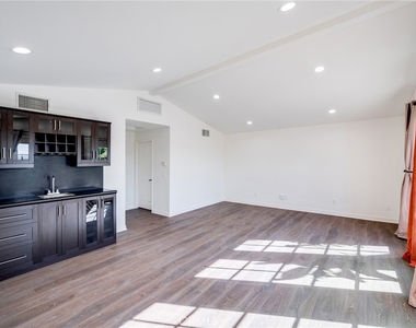 7126 Atheling Way - Photo Thumbnail 6
