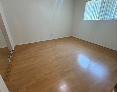 331 Cameron Place - Photo Thumbnail 8