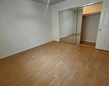 331 Cameron Place - Photo Thumbnail 7