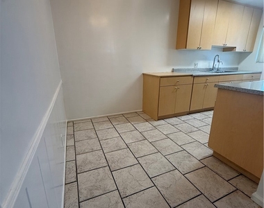 331 Cameron Place - Photo Thumbnail 3