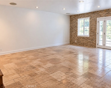 16633 Oak View Drive - Photo Thumbnail 13