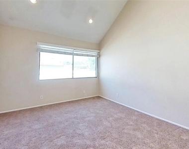 1143 Tivoli Lane - Photo Thumbnail 10