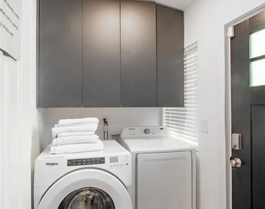 1419 S Curson Avenue - Photo Thumbnail 8