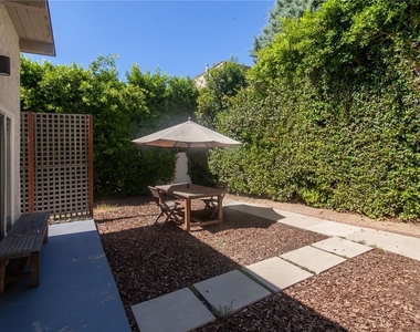 1419 S Curson Avenue - Photo Thumbnail 16