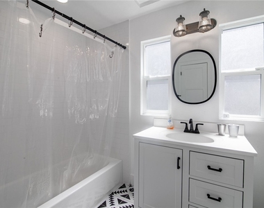 1419 S Curson Avenue - Photo Thumbnail 13