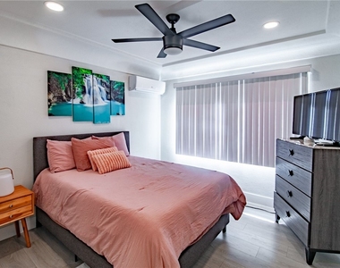 1419 S Curson Avenue - Photo Thumbnail 10