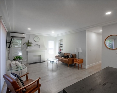 1419 S Curson Avenue - Photo Thumbnail 3