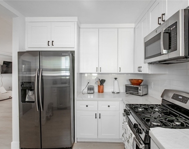 1419 S Curson Avenue - Photo Thumbnail 6