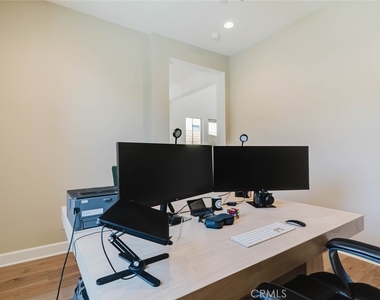 11716 Canoga Avenue - Photo Thumbnail 12