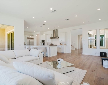 11716 Canoga Avenue - Photo Thumbnail 18