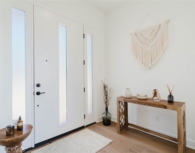 11716 Canoga Avenue - Photo Thumbnail 14