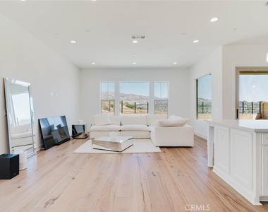11716 Canoga Avenue - Photo Thumbnail 15