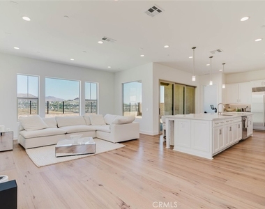 11716 Canoga Avenue - Photo Thumbnail 16