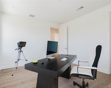 11716 Canoga Avenue - Photo Thumbnail 33