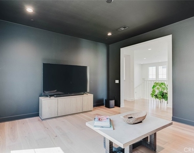 11716 Canoga Avenue - Photo Thumbnail 39