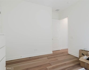 11716 Canoga Avenue - Photo Thumbnail 30