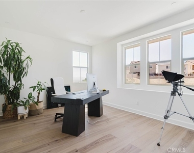 11716 Canoga Avenue - Photo Thumbnail 32