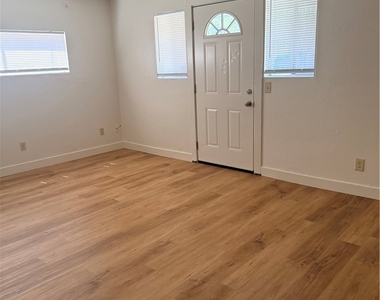 885 E 7th Avenue - Photo Thumbnail 1