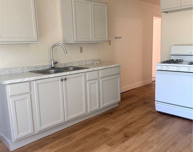 885 E 7th Avenue - Photo Thumbnail 3