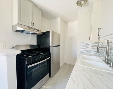 2437 Exposition Place - Photo Thumbnail 6