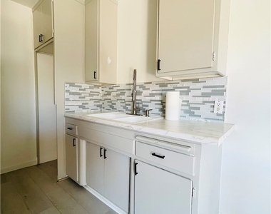 2437 Exposition Place - Photo Thumbnail 8