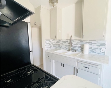 2437 Exposition Place - Photo Thumbnail 7