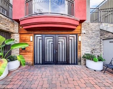 11124 Burbank Street - Photo Thumbnail 35