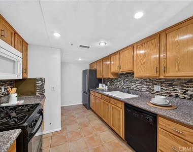 11124 Burbank Street - Photo Thumbnail 3