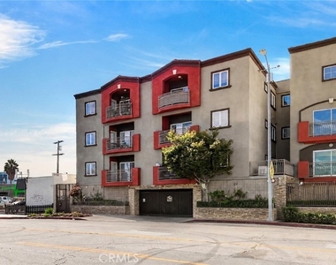 11124 Burbank Street - Photo Thumbnail 42