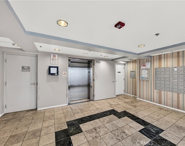 11124 Burbank Street - Photo Thumbnail 34