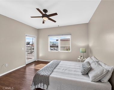 11124 Burbank Street - Photo Thumbnail 17