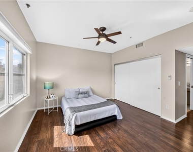 11124 Burbank Street - Photo Thumbnail 16