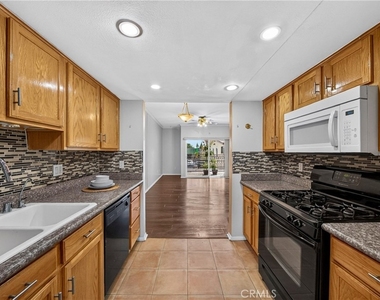 11124 Burbank Street - Photo Thumbnail 2