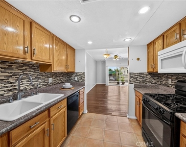 11124 Burbank Street - Photo Thumbnail 4