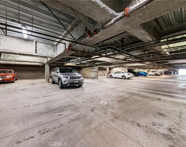 11124 Burbank Street - Photo Thumbnail 40